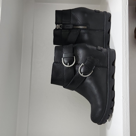 Sorel | Black Ankle Boots - Picture 3 of 12